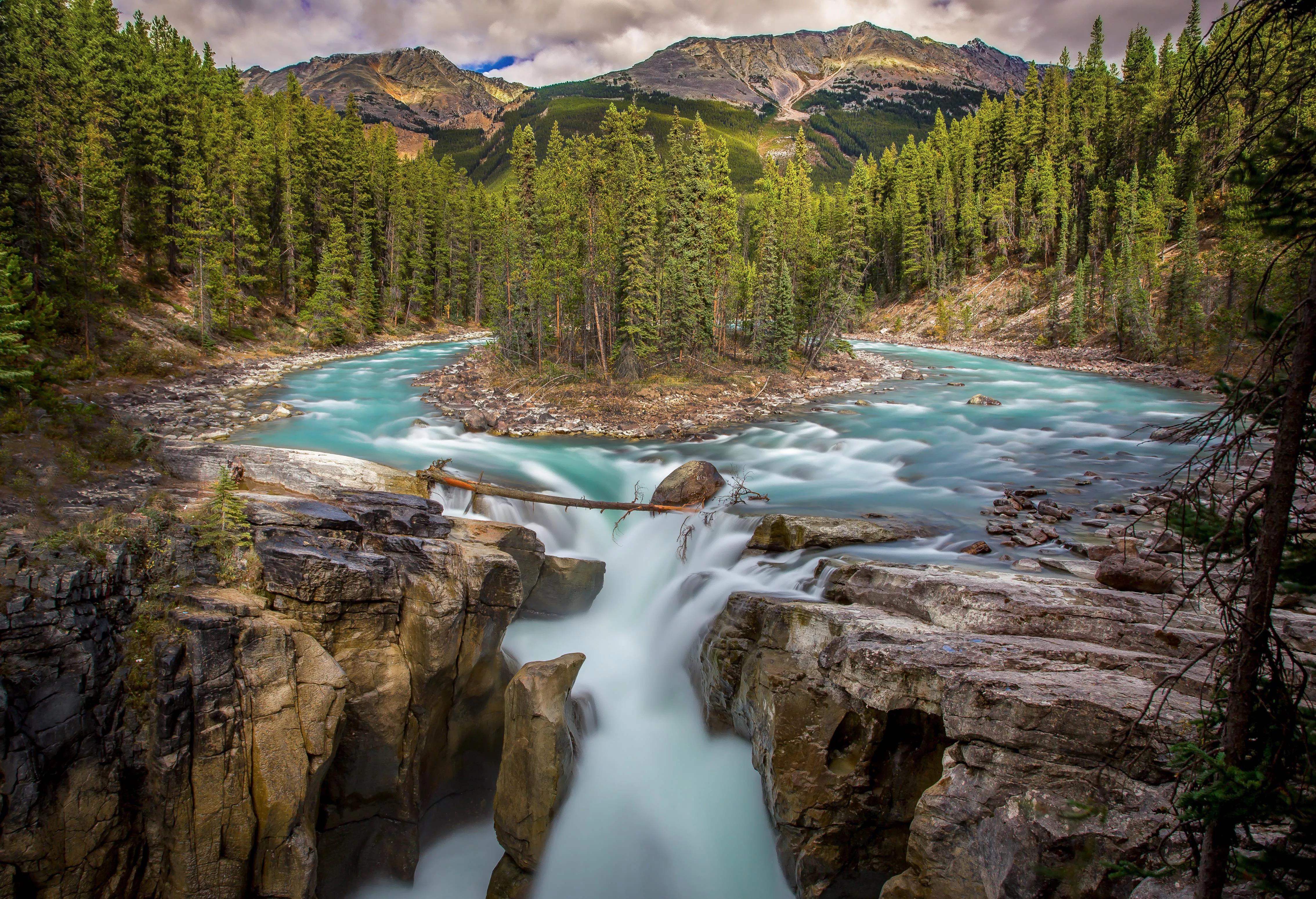 20250508_OBGA.Lock2017-B6_SunwaptaFallsJasperNPAlbertaCA_shutterstock_497091511_bing